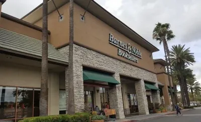 Barnes & Noble, business photo 1